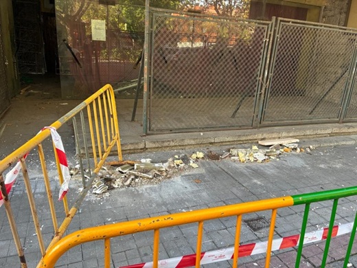 Teatro Olimpia con la fachada acordonada // La Voz